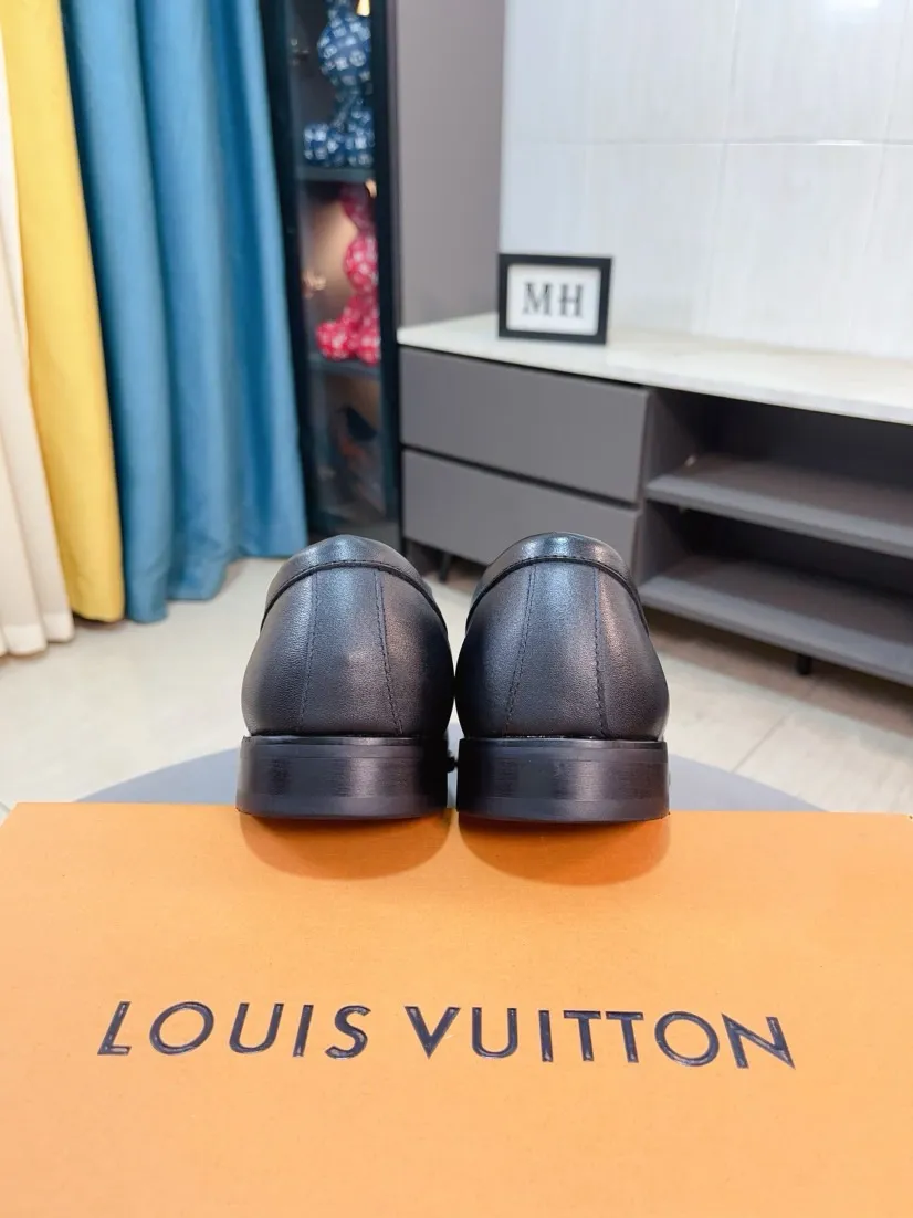 Men's Men's Shoes 💰458🌹🌹Niuli [LV] Louis Vuitton's new open-edge pigskin shoes are the most popular classic. Synchronized with the official website, the upper adopts Italian imported upper embossing➕comfortable cowhide lining, fashionable atmosphere, unique brand and unique craftsmanship. Highlighting the hot style of the new year. Stop hesitating, stop wandering, get it now. Code number: 38--44